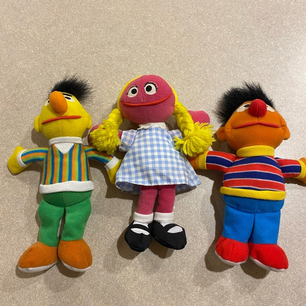 1997 Tyco Sesame Street Beans 8" Burt,Ernie, Betty Lou Toy Plush Preschool Vtg